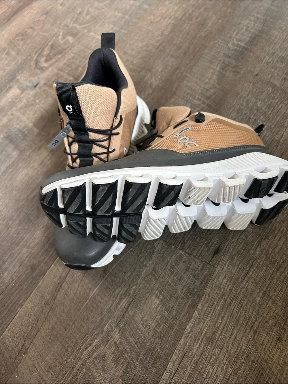 On Running Women's Waterproof Athletic Shoes — Black & Tan